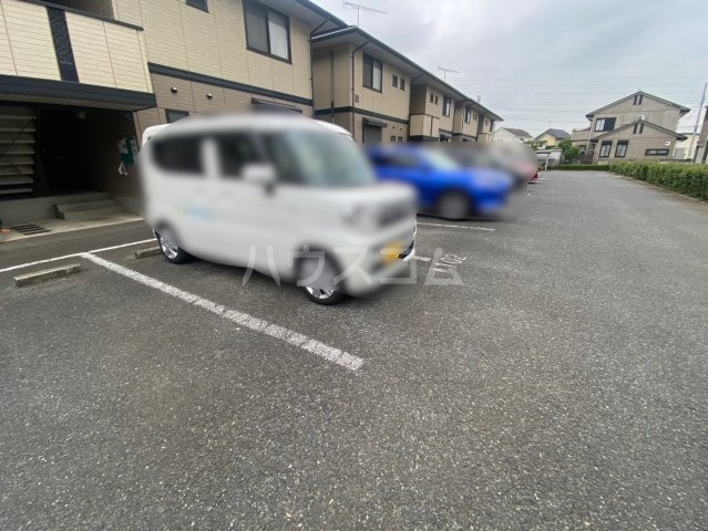 2/3 駐車場