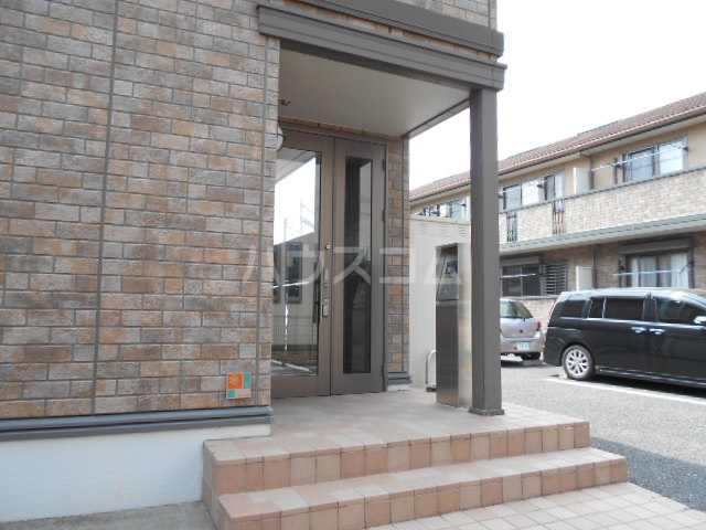 23/30 エントランス