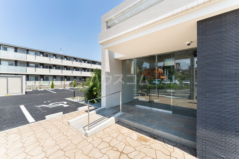 16/27 エントランス