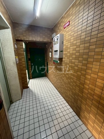 28/30 エントランス