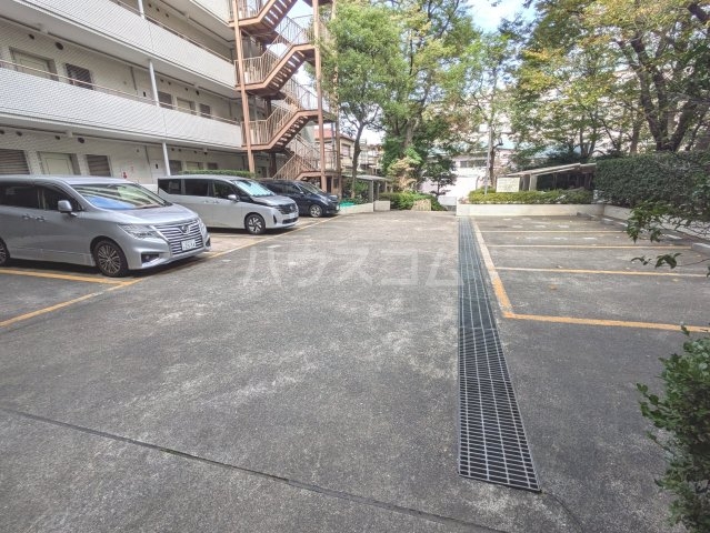 26/30 駐車場
