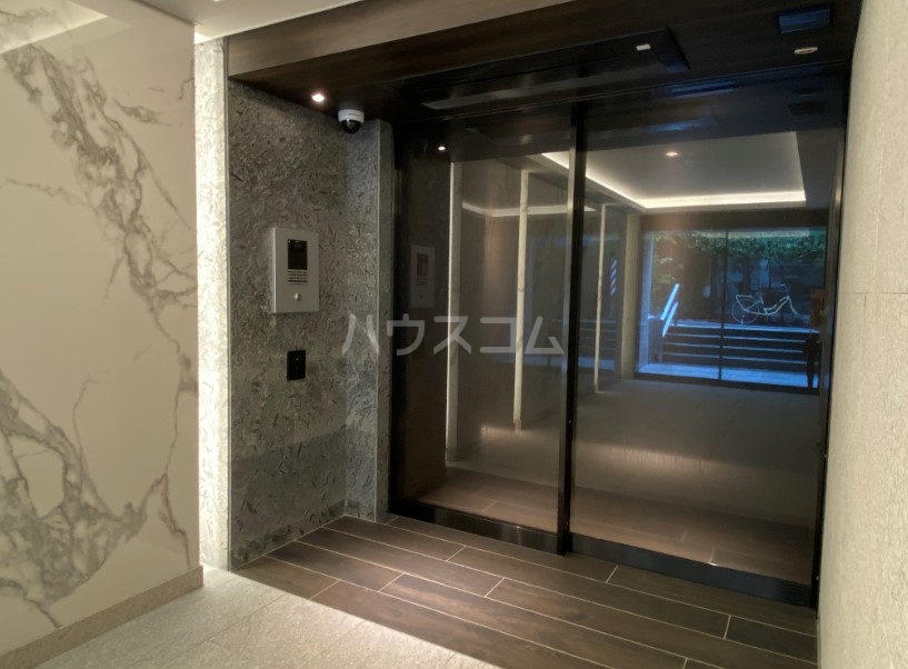 27/30 エントランス