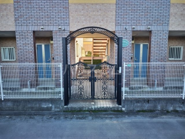 13/16 エントランス