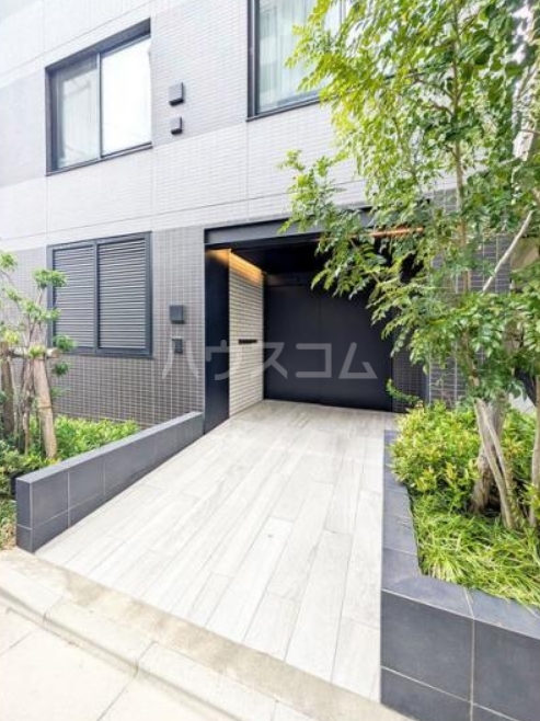 20/23 エントランス