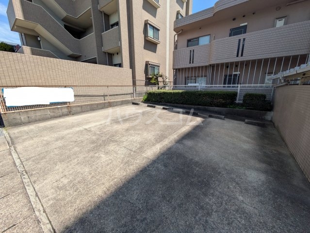 25/30 駐車場