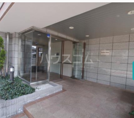 16/27 エントランス