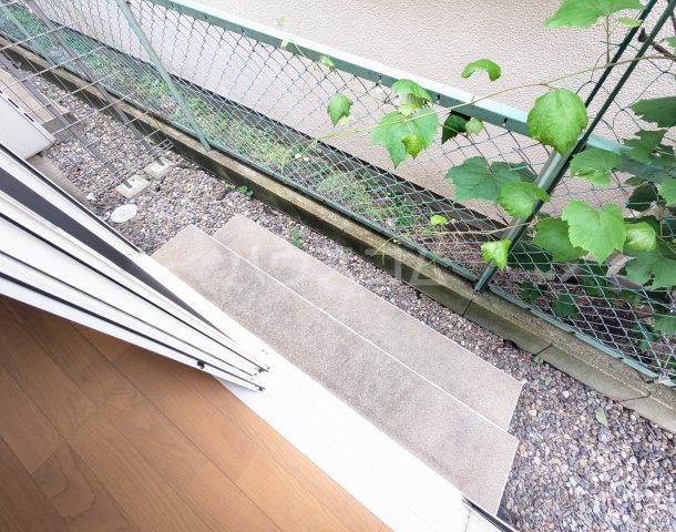 13/21 バルコニー