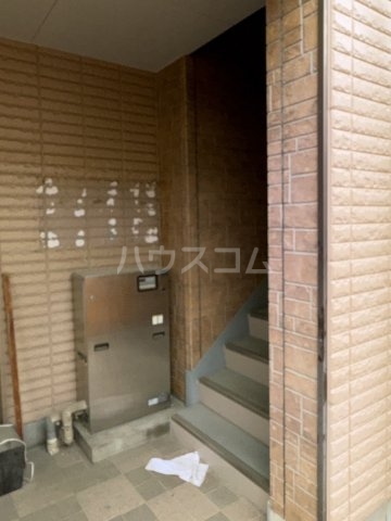 16/19 エントランス