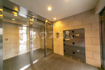 16/27 エントランス