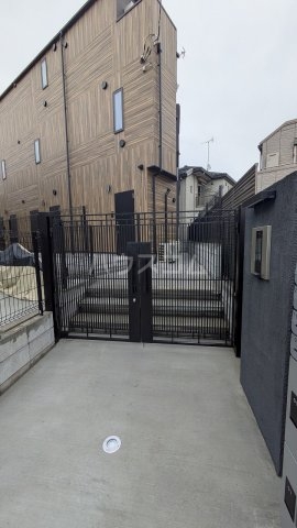 21/25 エントランス