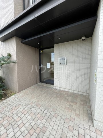 23/30 エントランス