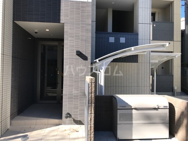 23/24 エントランス