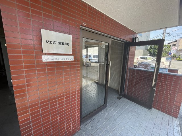 21/25 エントランス