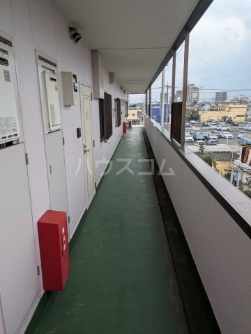 25/30 エントランス