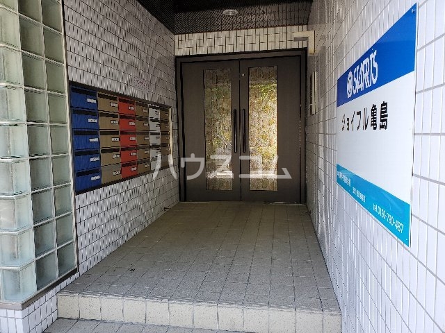 22/28 エントランス