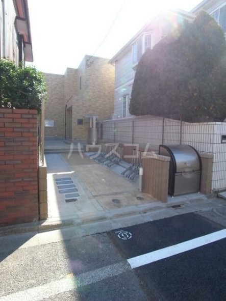 16/19 エントランス