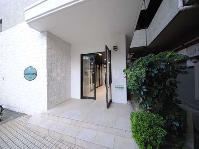 28/30 エントランス