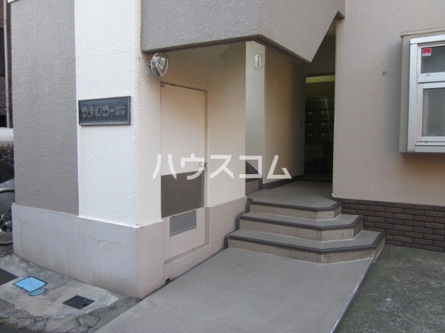 16/17 エントランス