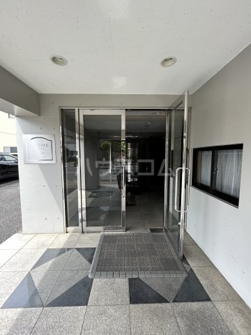 22/30 エントランス