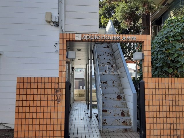 23/28 エントランス