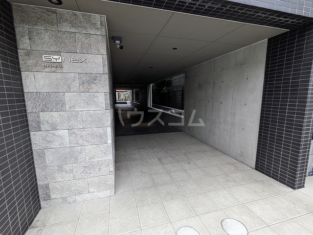 23/25 エントランス