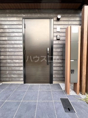 23/30 エントランス