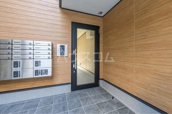 28/30 エントランス