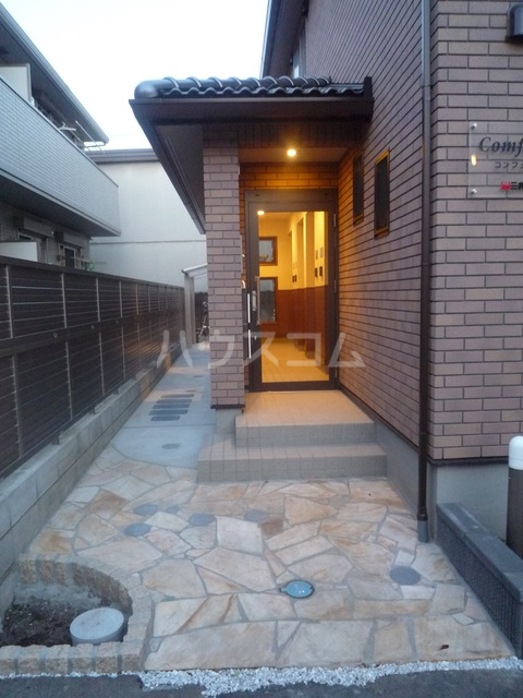 17/23 エントランス