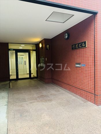 27/30 エントランス