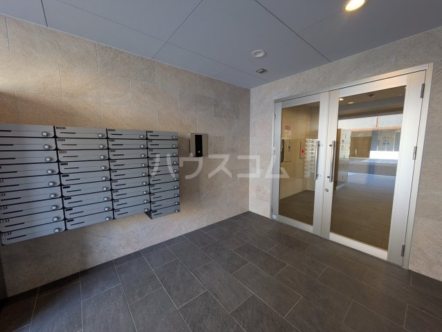 23/30 エントランス