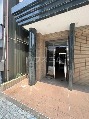 18/28 エントランス