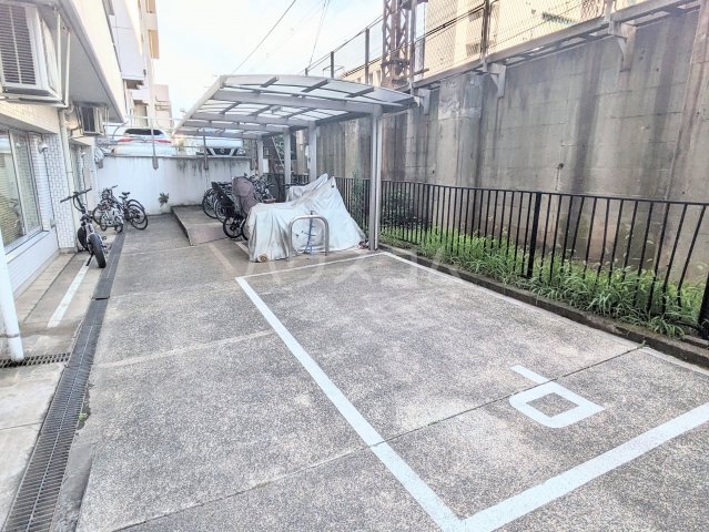28/30 駐車場