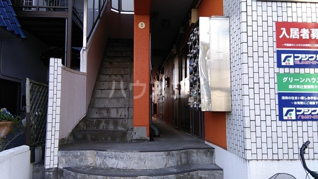 22/27 エントランス