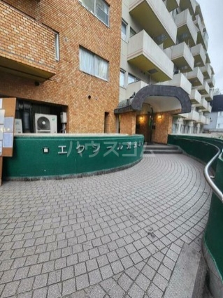 16/19 エントランス