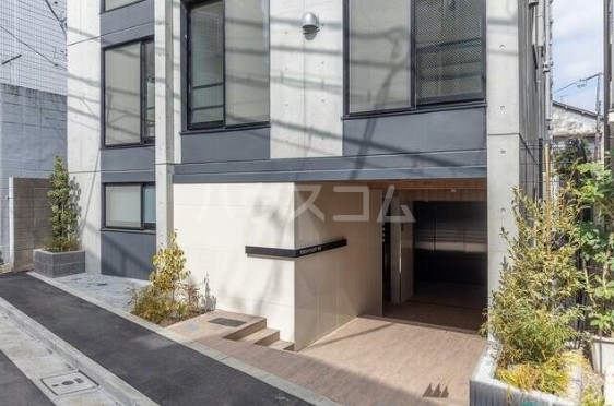 16/21 エントランス