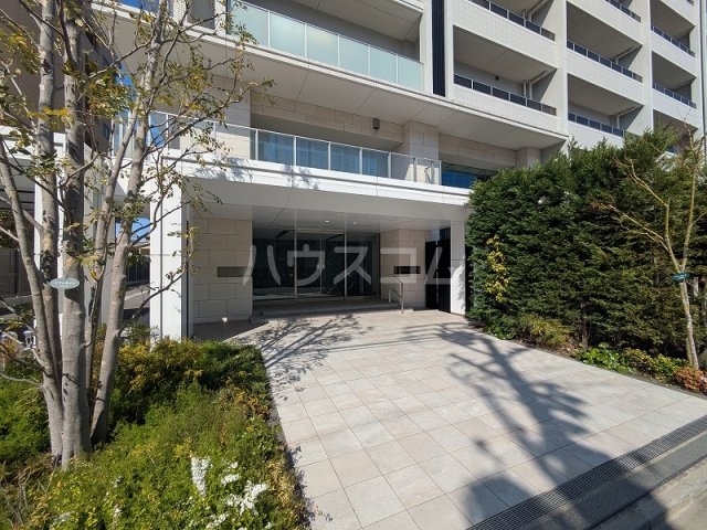 28/30 エントランス