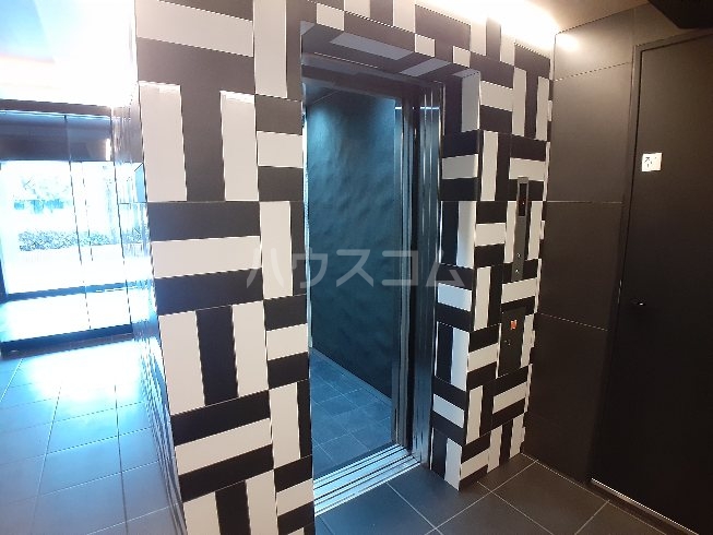 21/30 エントランス