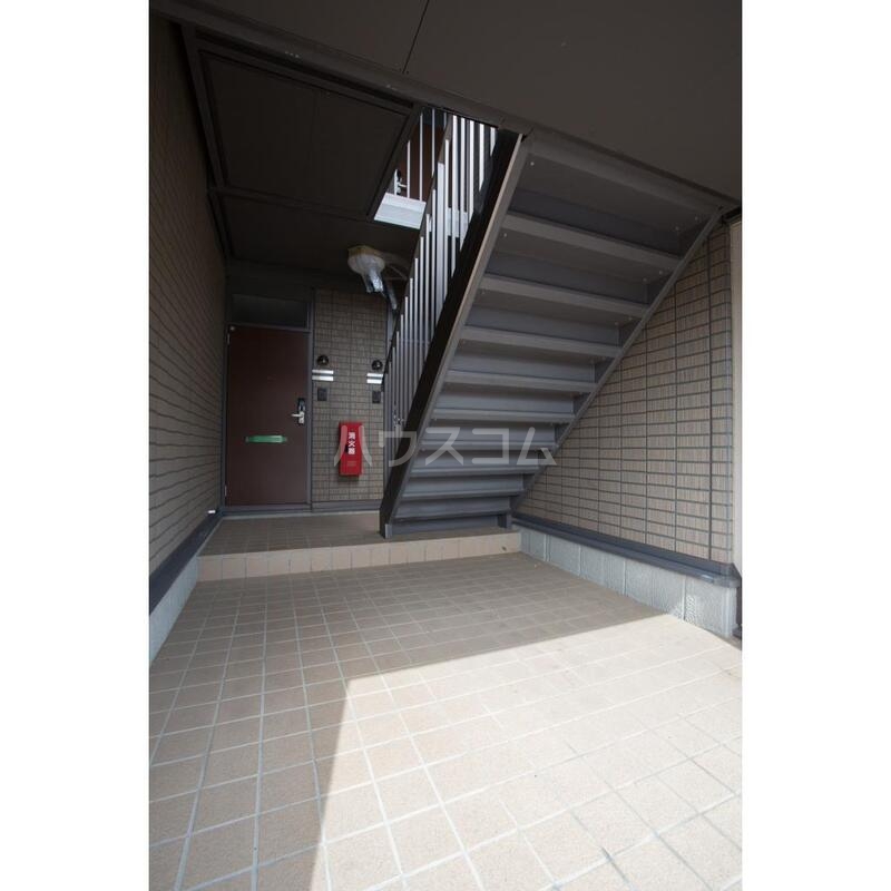 2/3 エントランス