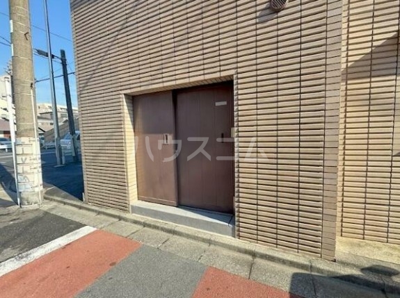 15/17 エントランス