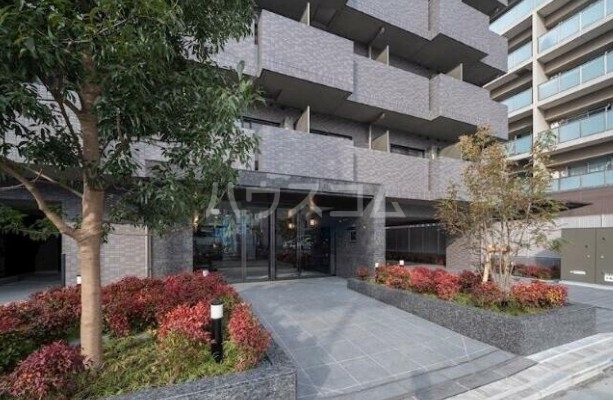 23/25 エントランス