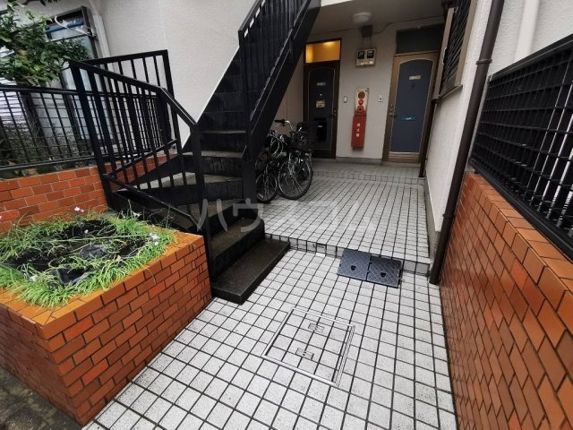 26/30 エントランス