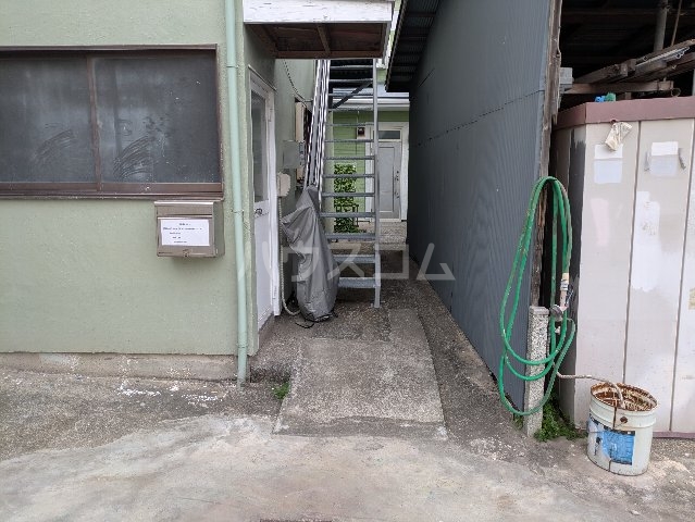 24/28 エントランス