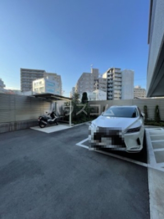 27/30 駐車場