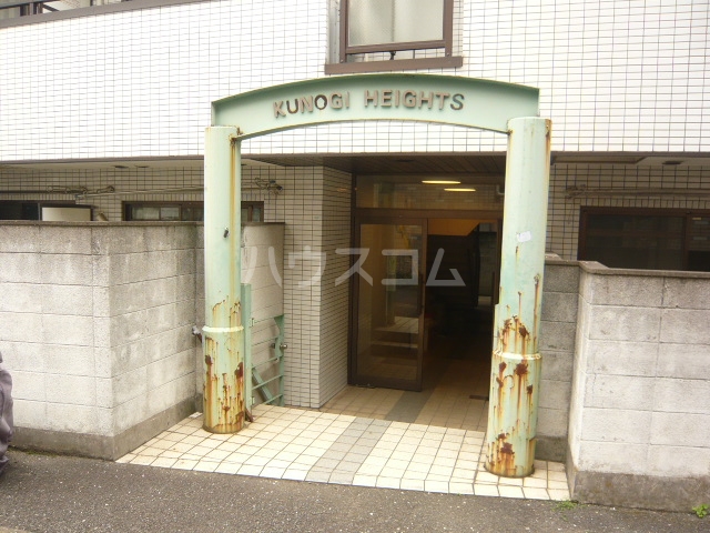 28/30 エントランス