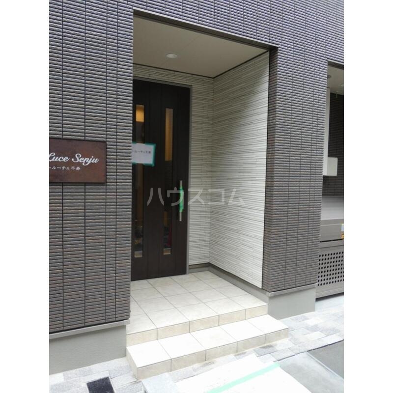 16/19 エントランス