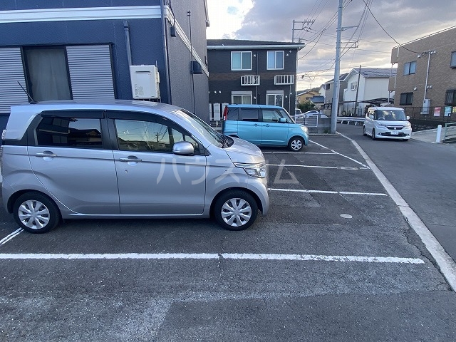 28/30 駐車場