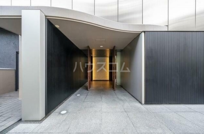 16/17 エントランス