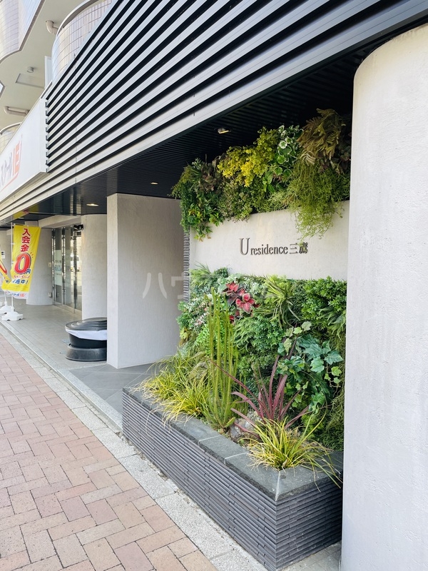 16/17 エントランス