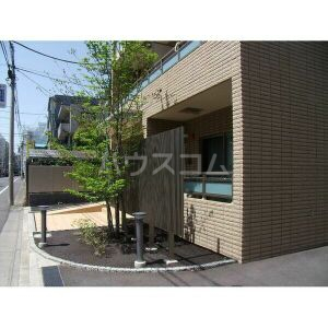 15/23 エントランス