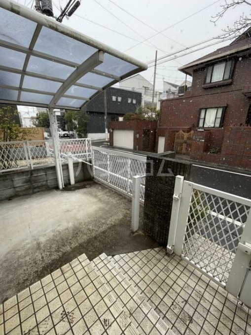 16/25 エントランス